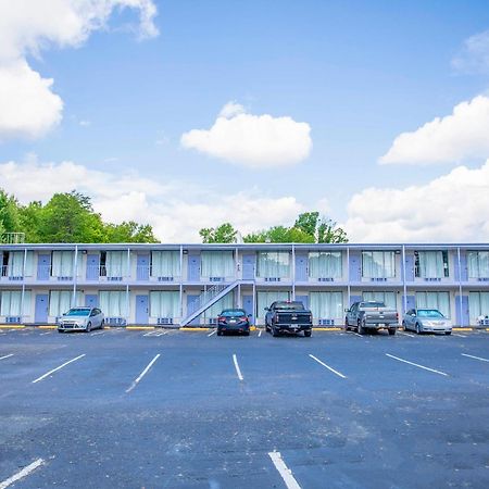 Oyo Inn Kernersville Bagian luar foto