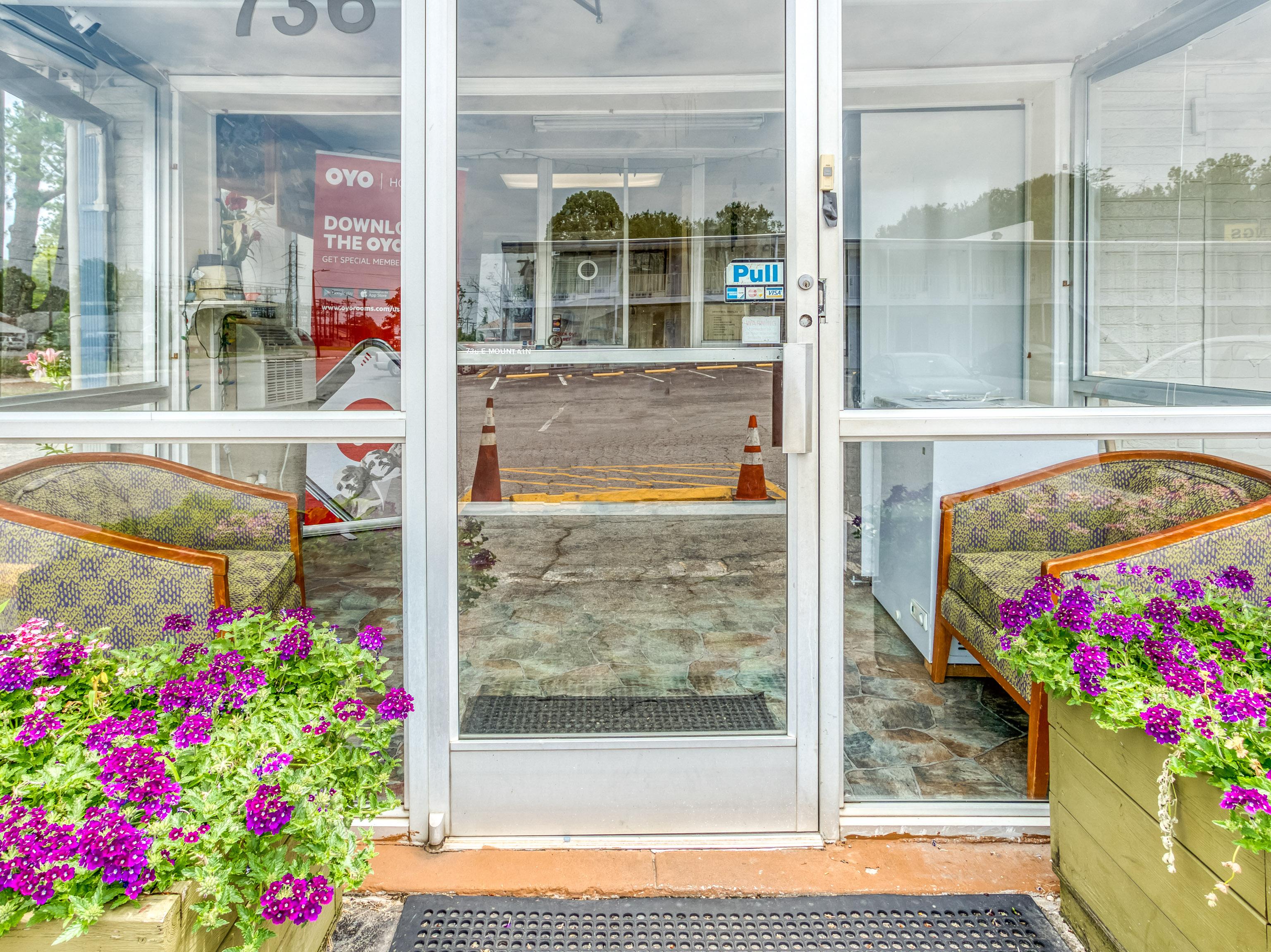 Oyo Inn Kernersville Bagian luar foto