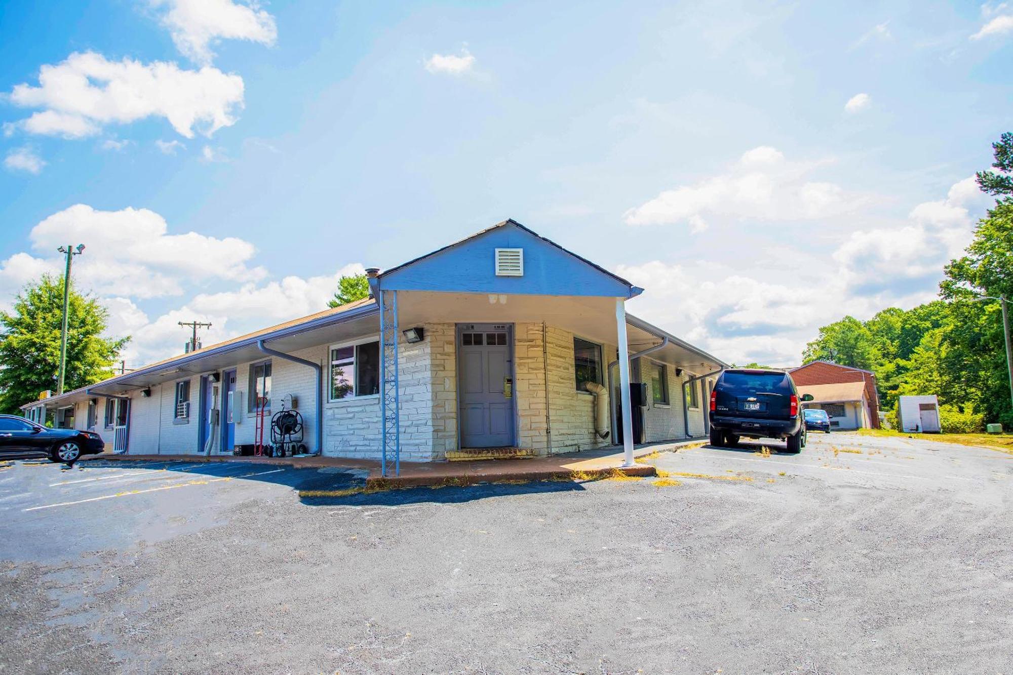 Oyo Inn Kernersville Bagian luar foto