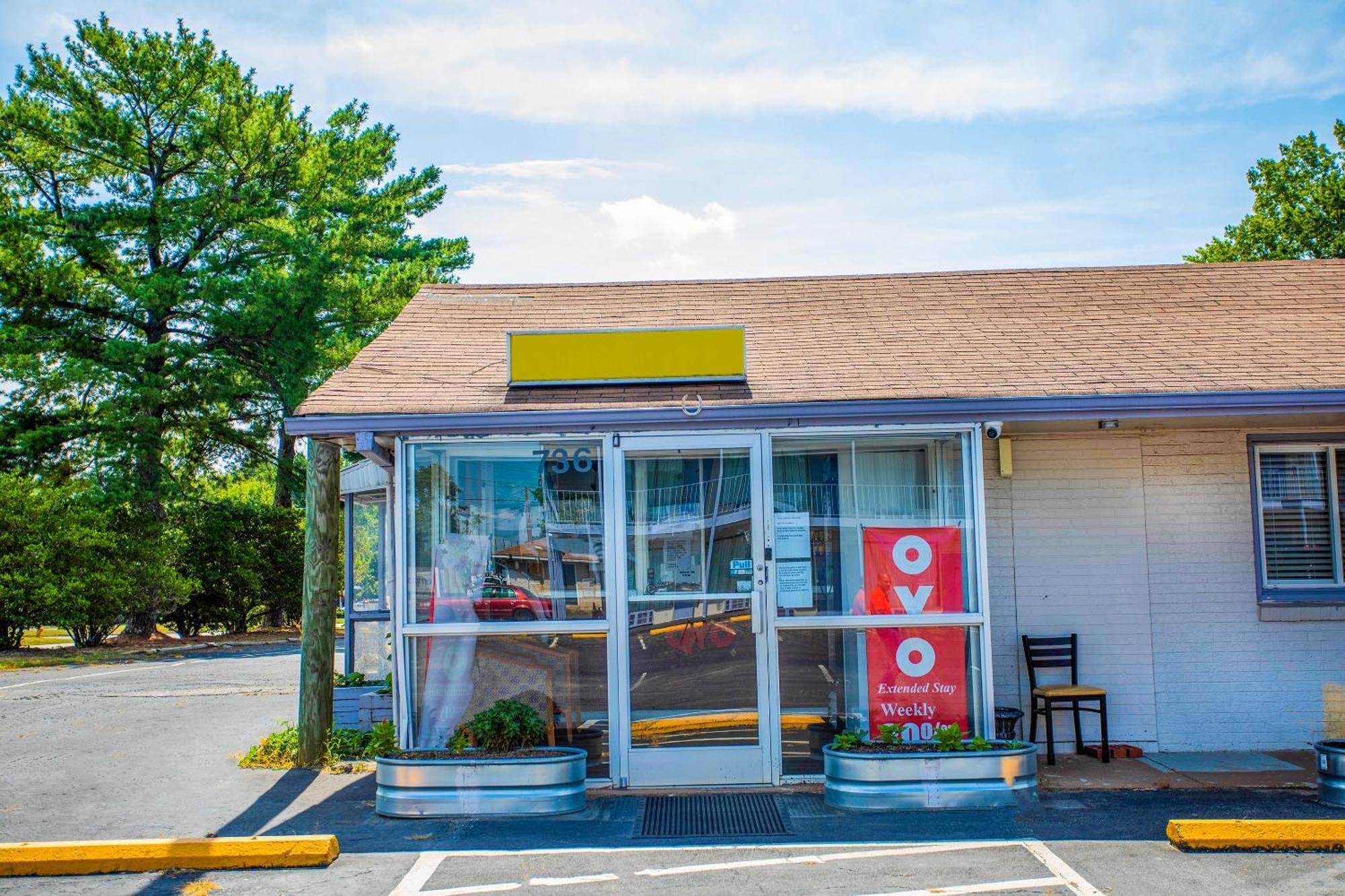 Oyo Inn Kernersville Bagian luar foto