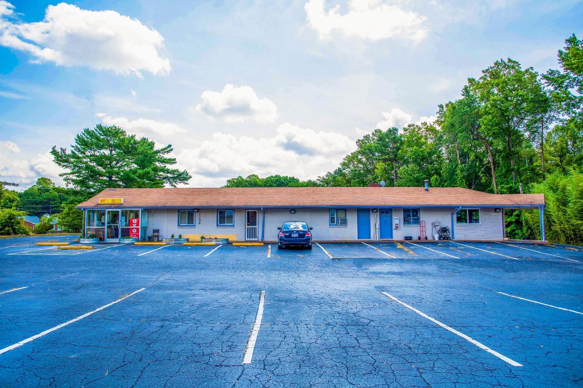Oyo Inn Kernersville Bagian luar foto