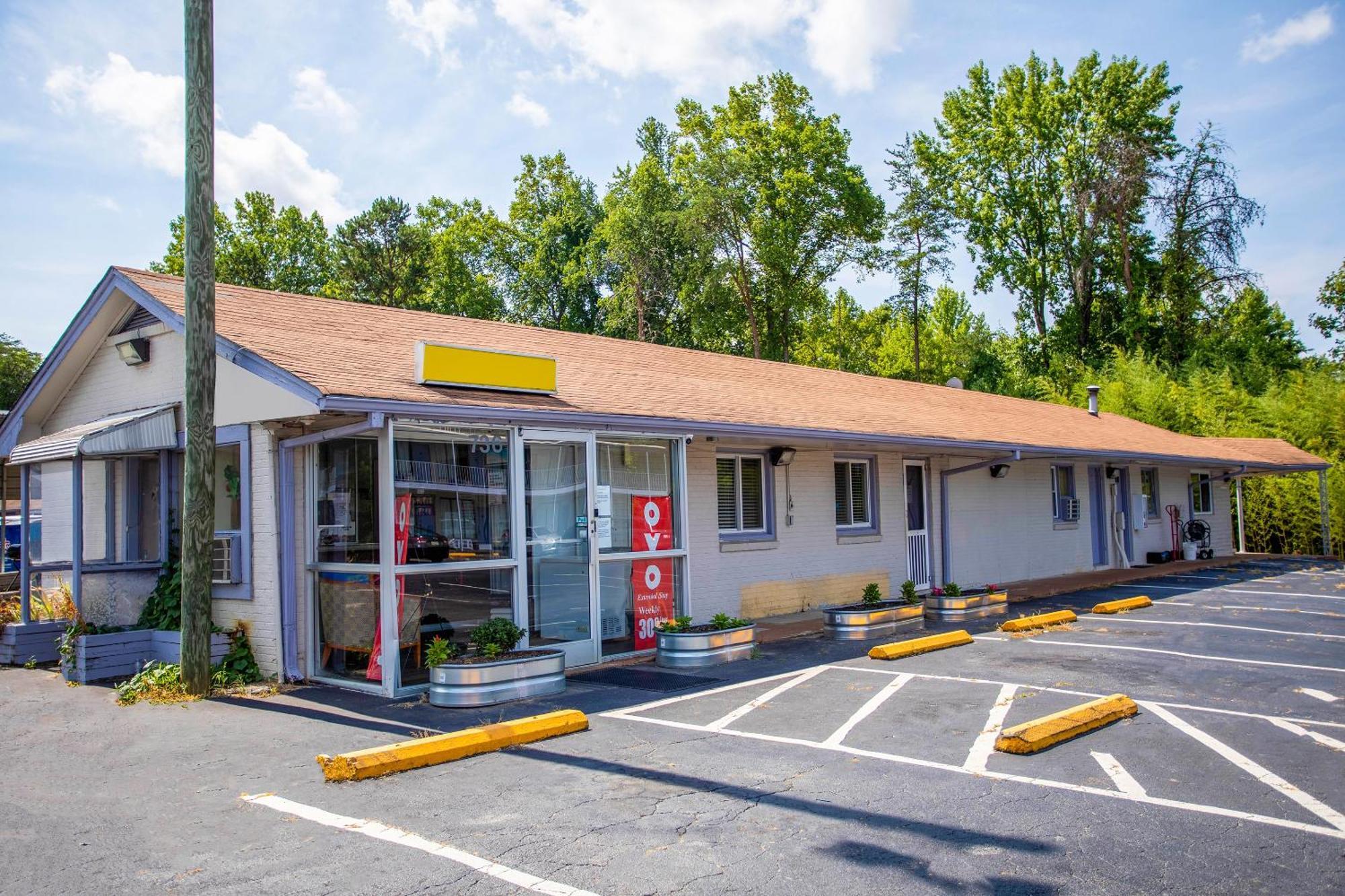 Oyo Inn Kernersville Bagian luar foto